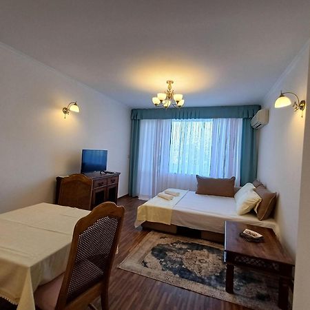 Wild Cherry Apartments Saints Constantine and Helena ภายนอก รูปภาพ
